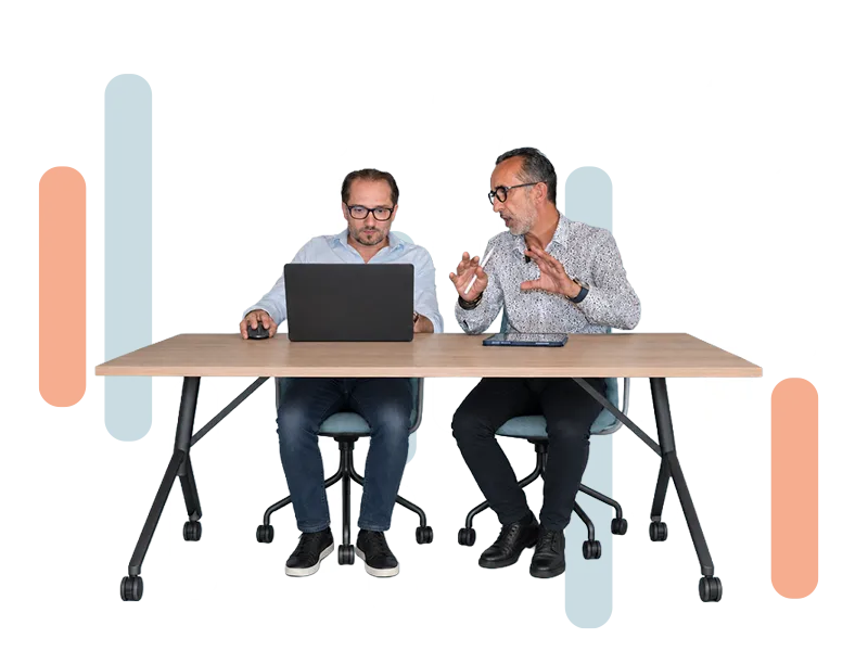 Consultant Optimum Gestion échangeant avec un dirigeant lors d’une séance de travail