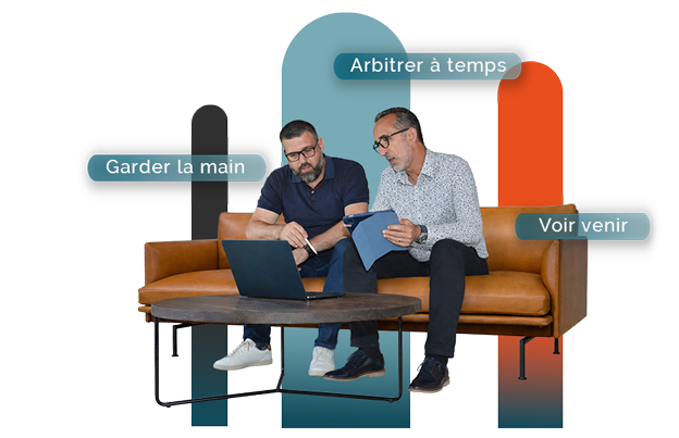 Consultant et dirigeant en séance de travail, avec les notions de garder la main, arbitrer à temps et voir venir